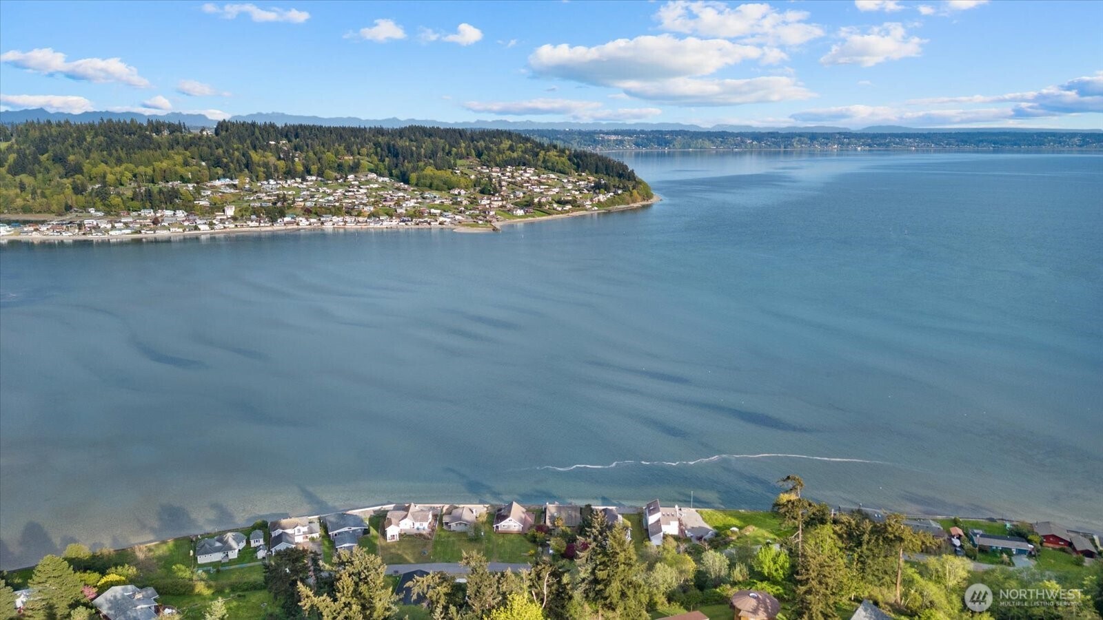 3697 Driftwood Drive , Clinton, WA 98236