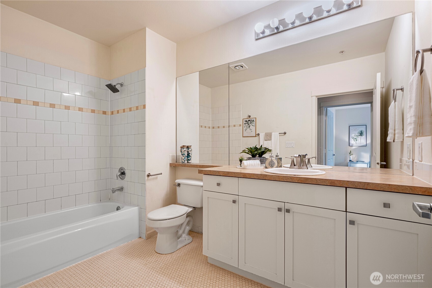 1000 Aurora Avenue N #311, Seattle, WA 98109