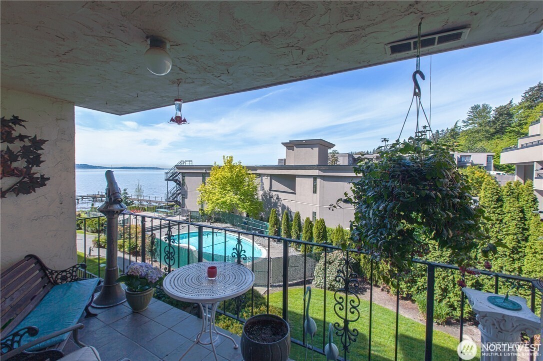 9201 NE Juanita Drive #205, Kirkland, WA 98034