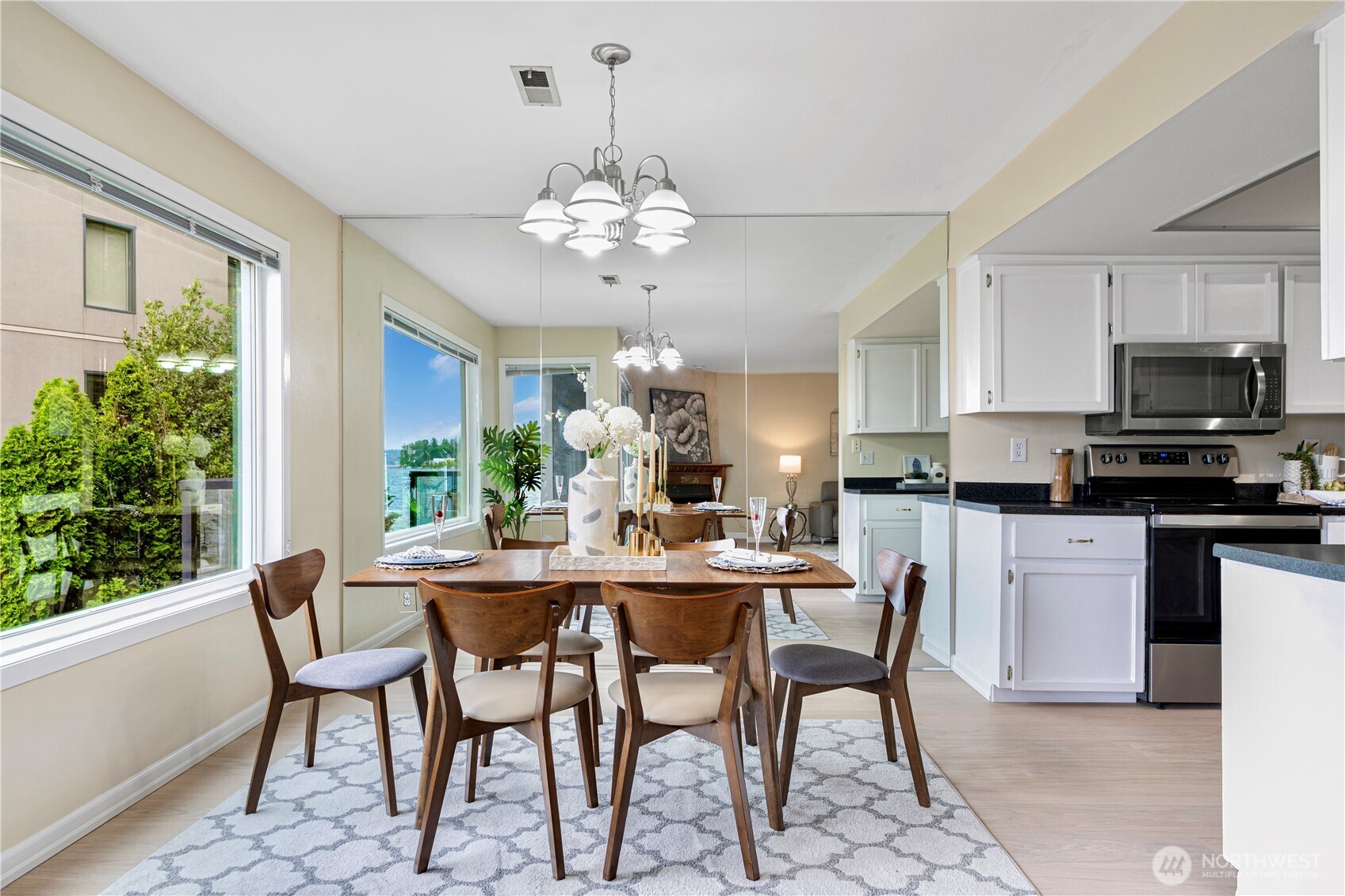 9201 NE Juanita Drive #205, Kirkland, WA 98034
