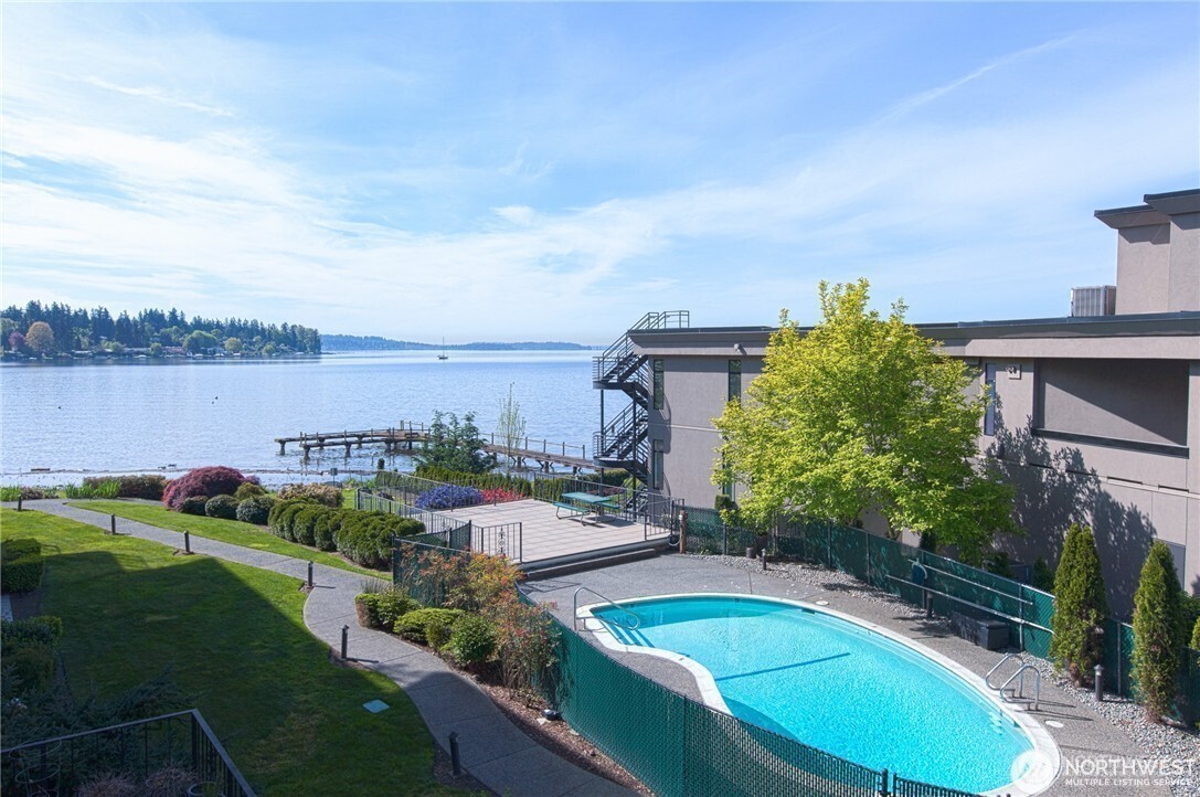 9201 NE Juanita Drive #205, Kirkland, WA 98034
