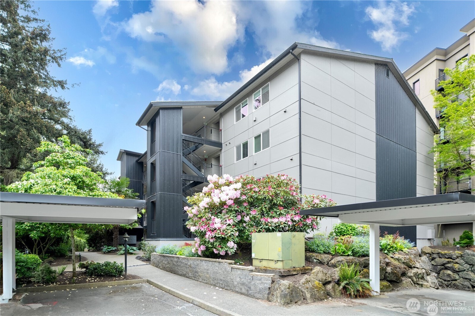 9201 NE Juanita Drive #205, Kirkland, WA 98034