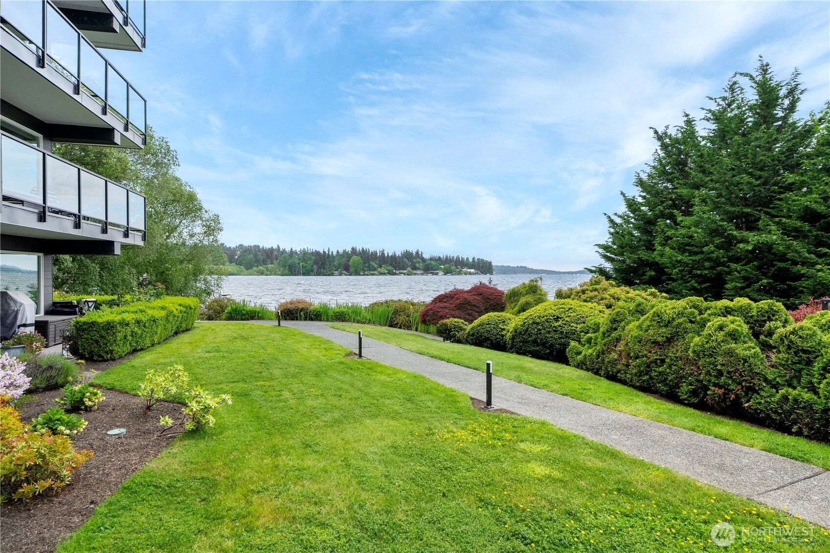 9201 NE Juanita Drive #205, Kirkland, WA 98034