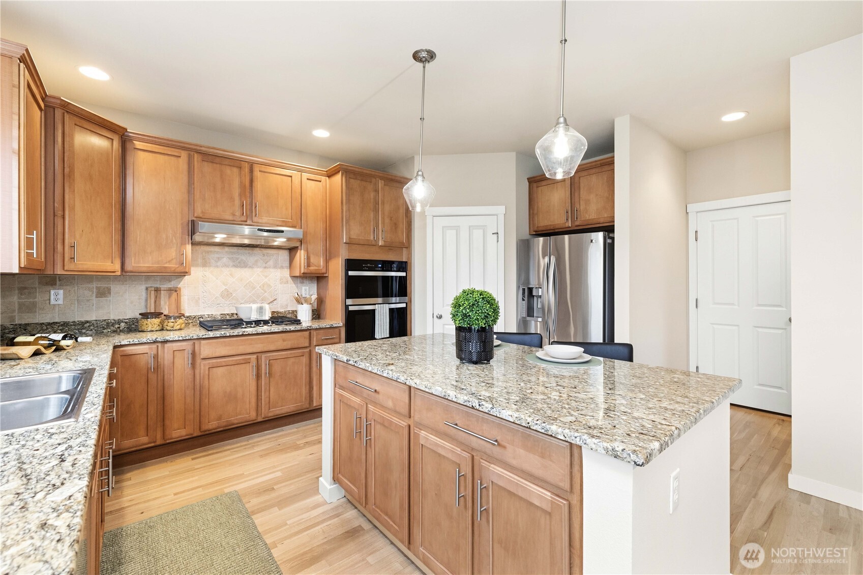 25499 SE 274th Place , Maple Valley, WA 98038