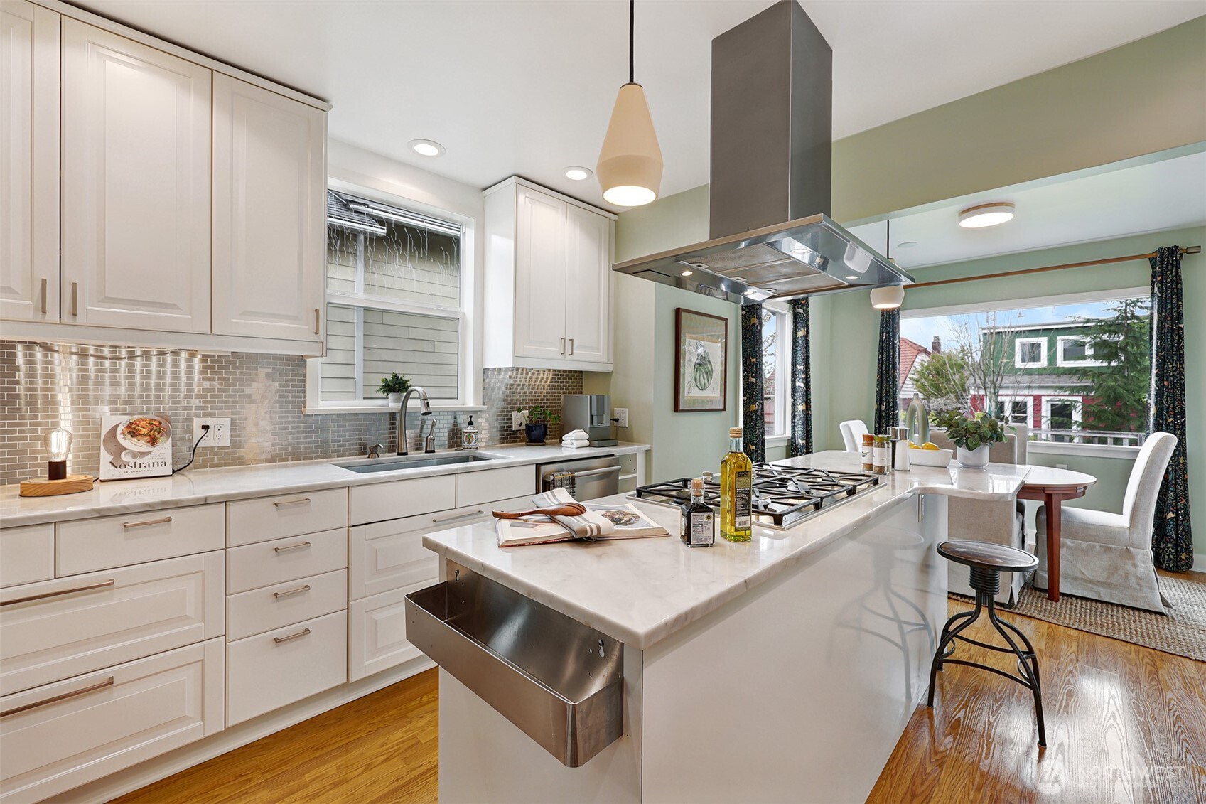 342 NW 76th Street , Seattle, WA 98117