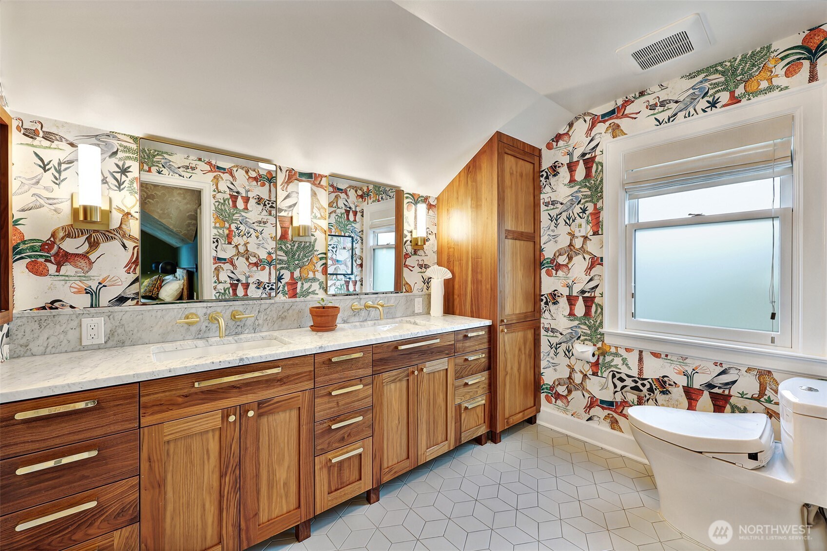 342 NW 76th Street , Seattle, WA 98117