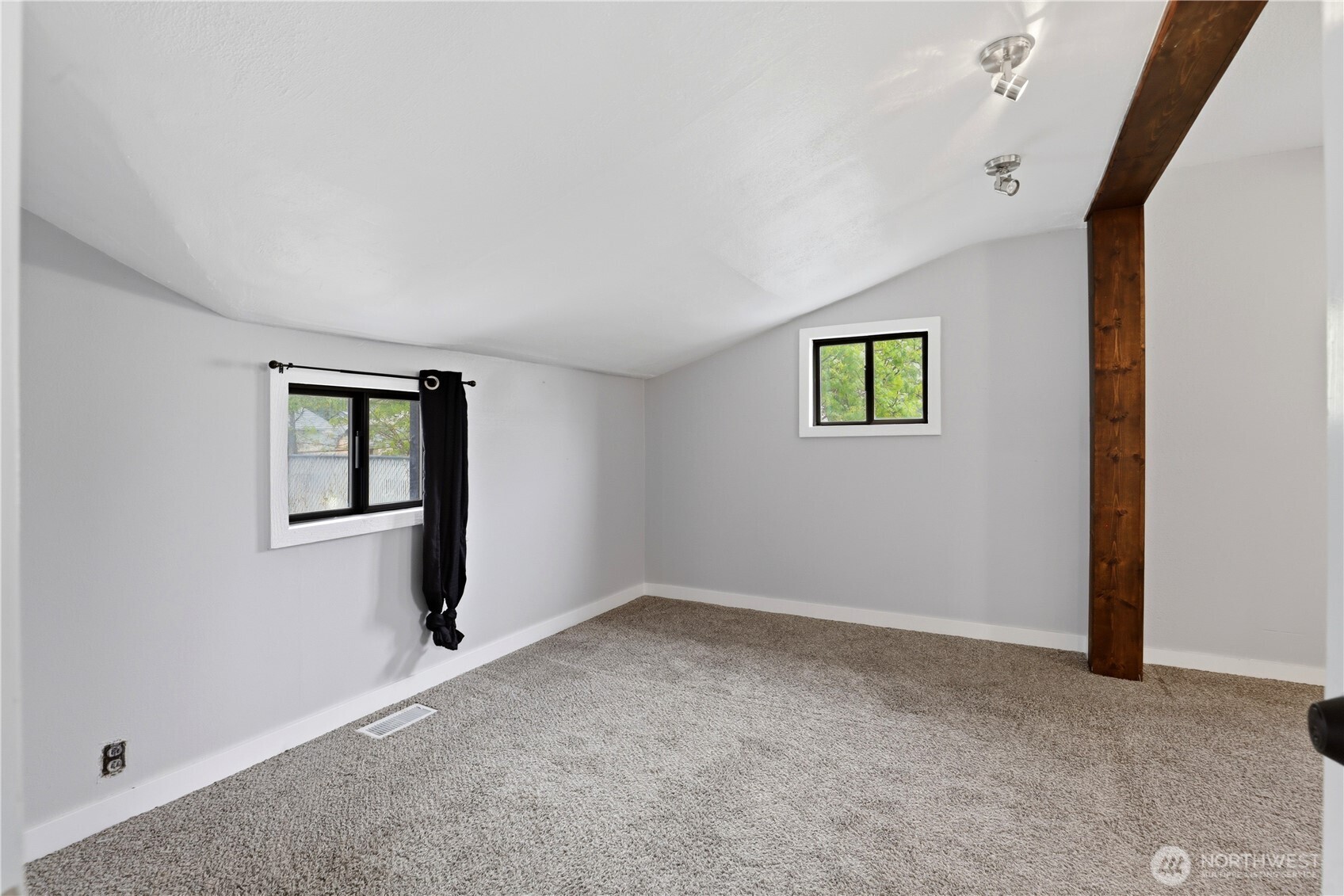 4807 N Howard Street , Spokane, WA 99205