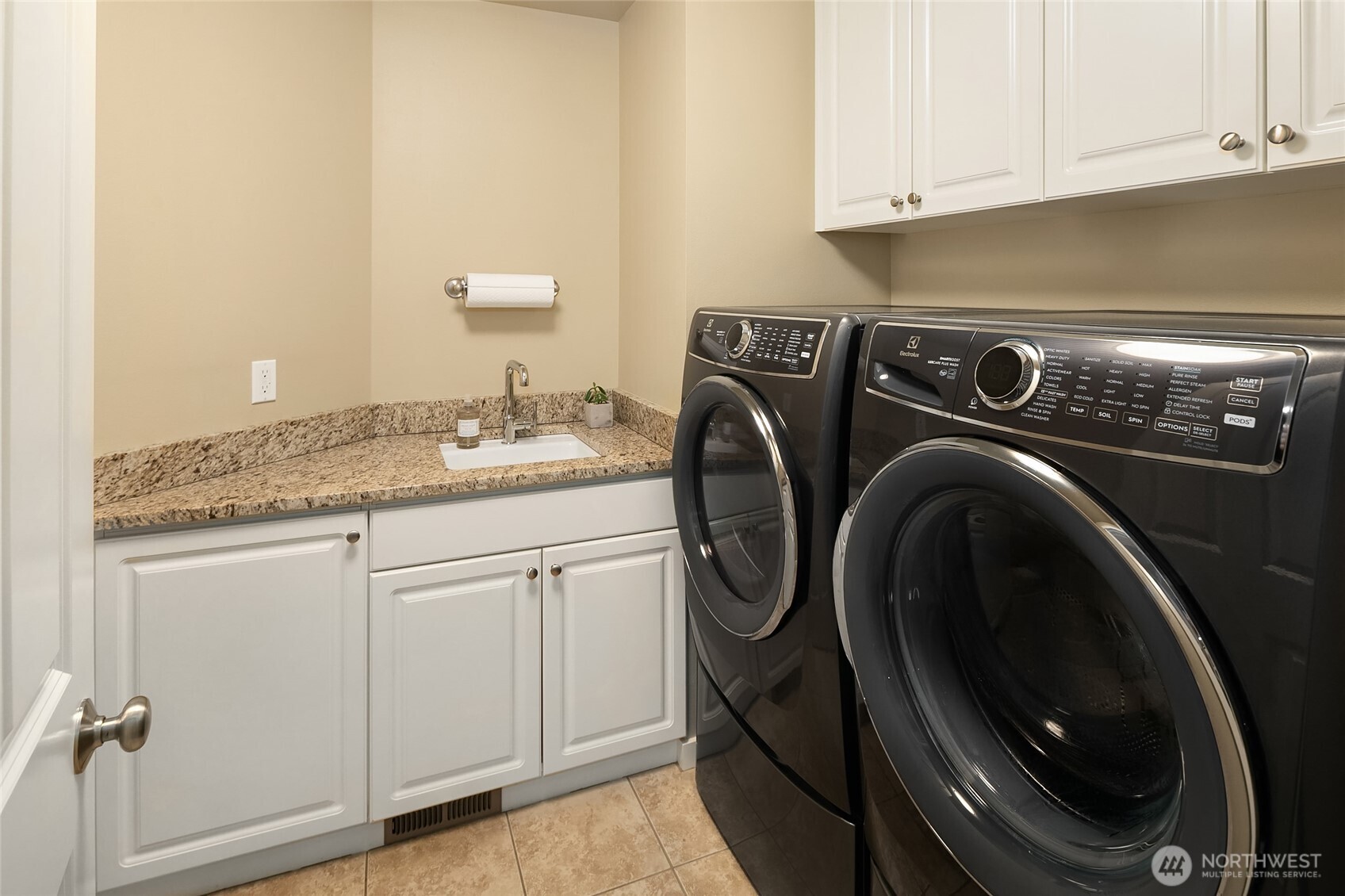 16568 NE 119th Way , Redmond, WA 98052