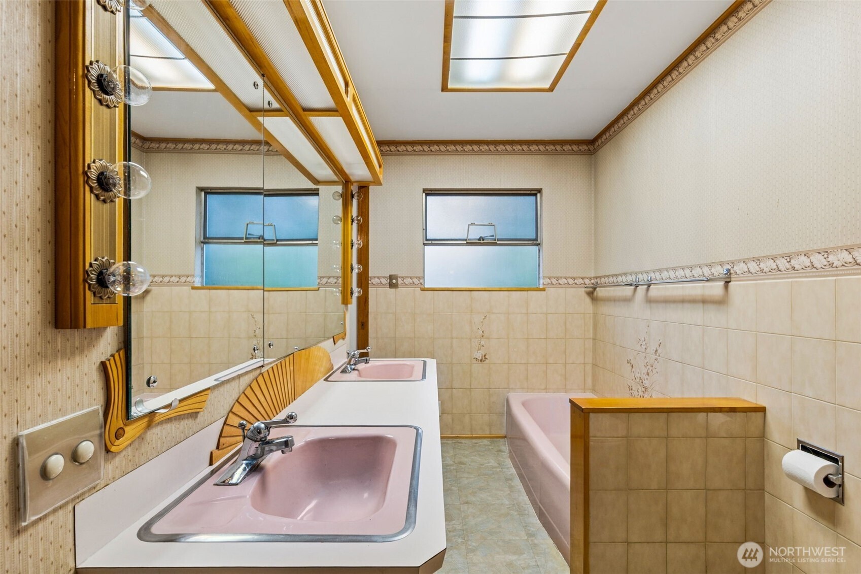 16036 21st Avenue SW, Burien, WA 98166