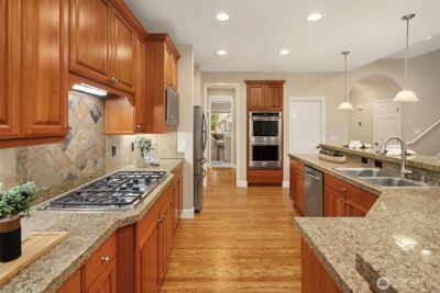 322 240th Place SE, Sammamish, WA 98074 - Photo 17