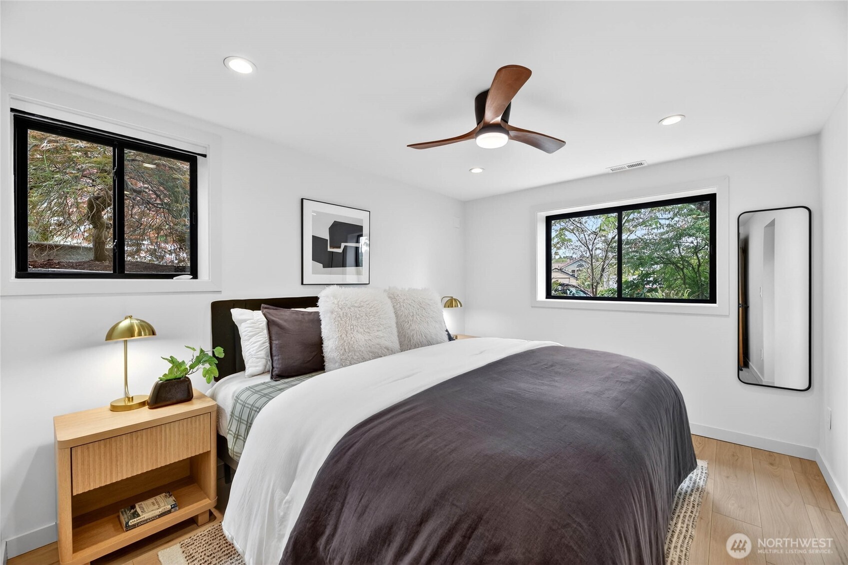 8683 Island Drive S, Seattle, WA 98118