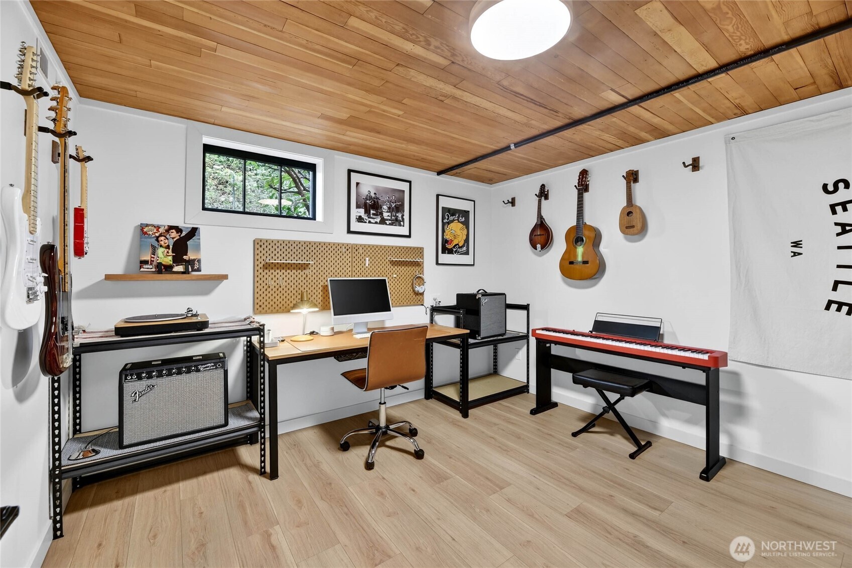 8683 Island Drive S, Seattle, WA 98118