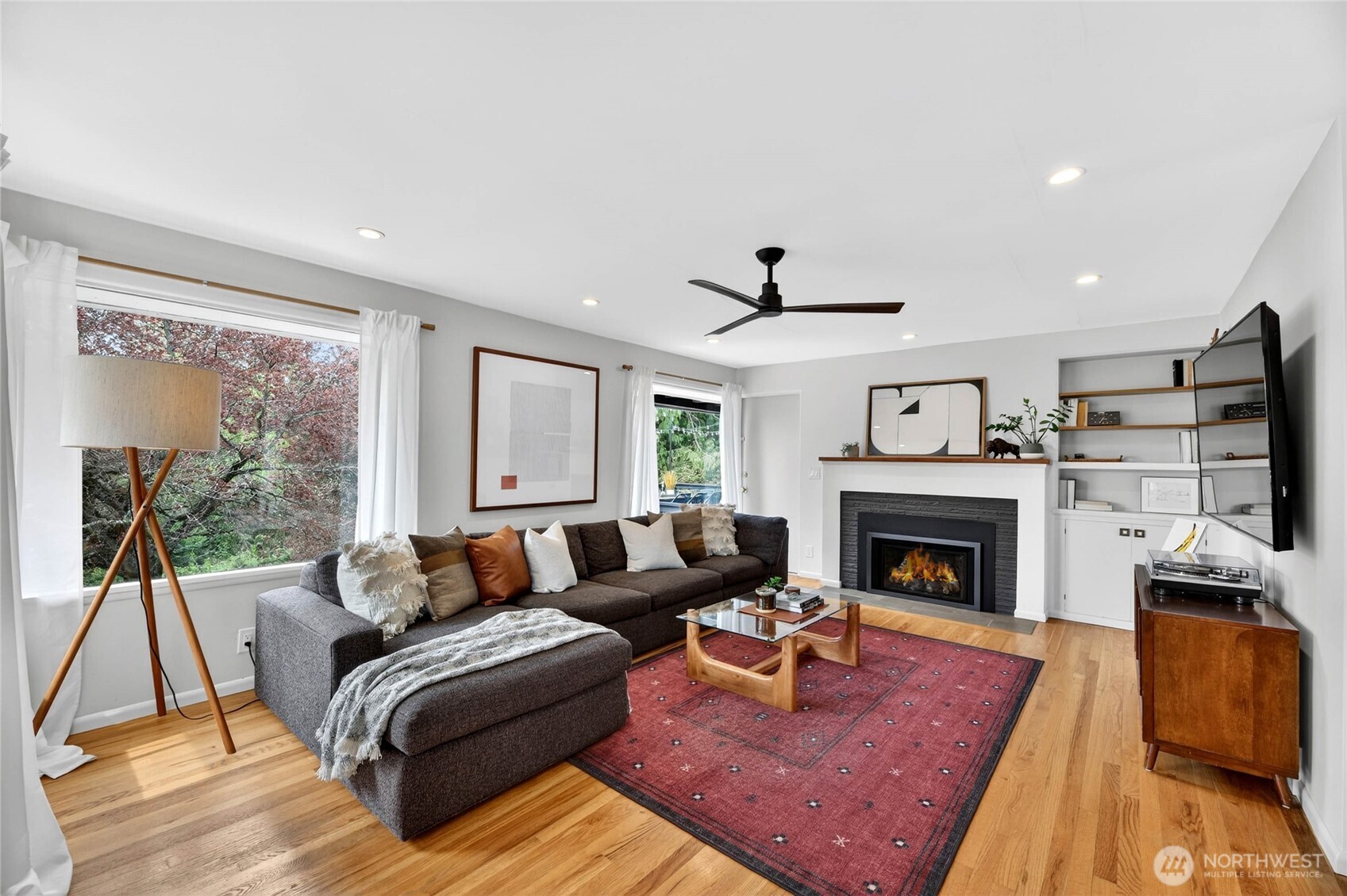 8683 Island Drive S, Seattle, WA 98118