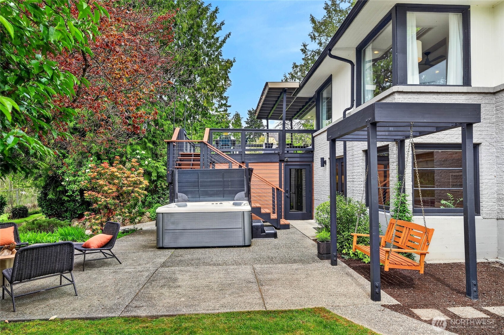 8683 Island Drive S, Seattle, WA 98118
