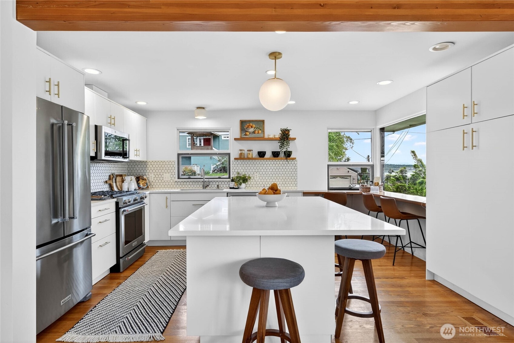 8683 Island Drive S, Seattle, WA 98118
