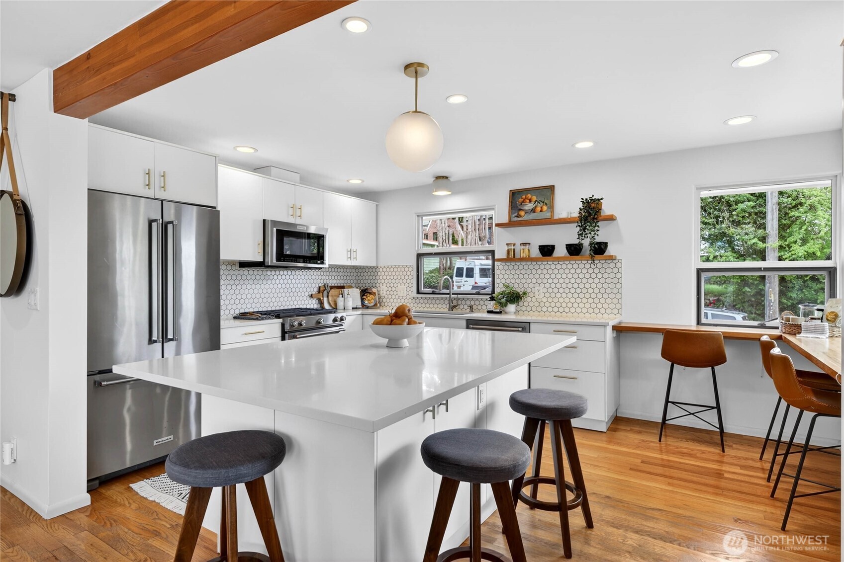 8683 Island Drive S, Seattle, WA 98118