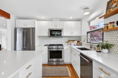8683 Island Drive S, Seattle, WA 98118 - Photo 9
