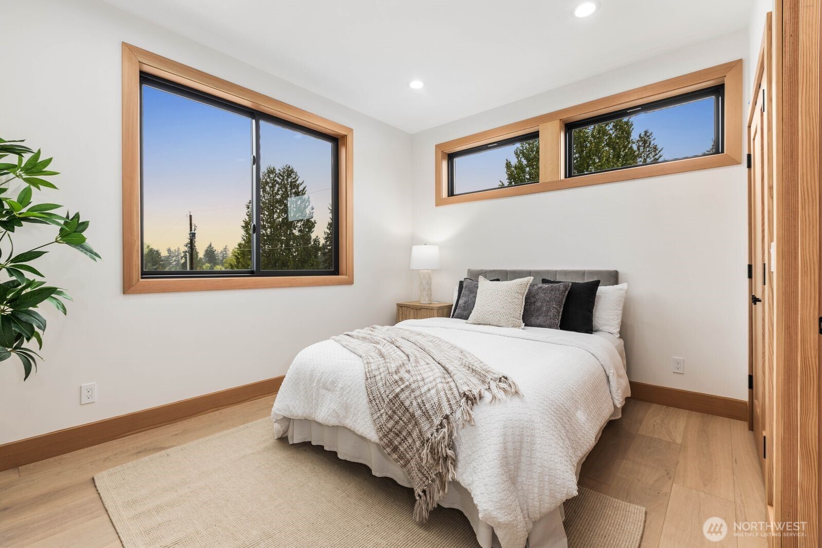 1207 145th Avenue SE, Bellevue, WA 98007