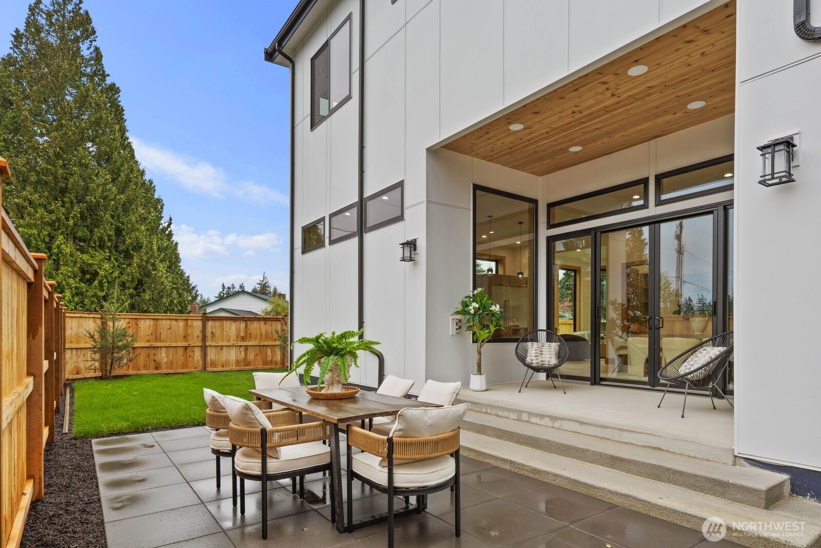1207 145th Avenue SE, Bellevue, WA 98007
