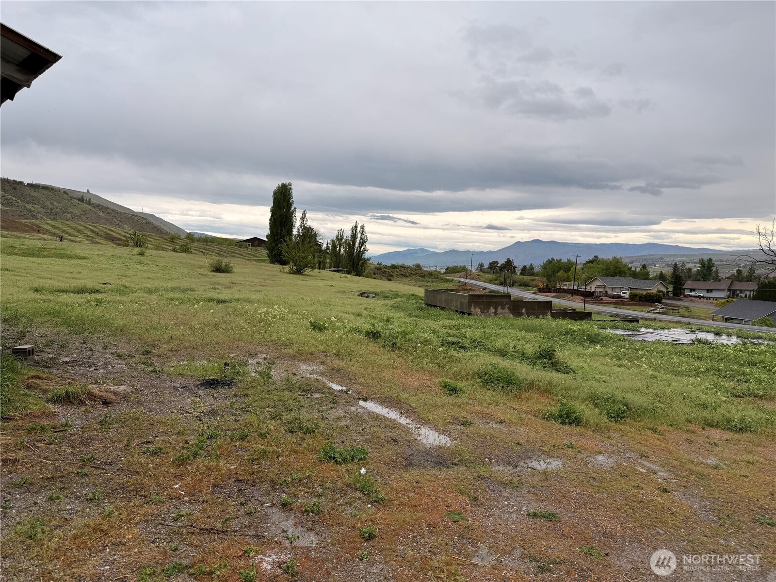 2677 W Malaga Road , Malaga, WA 98828