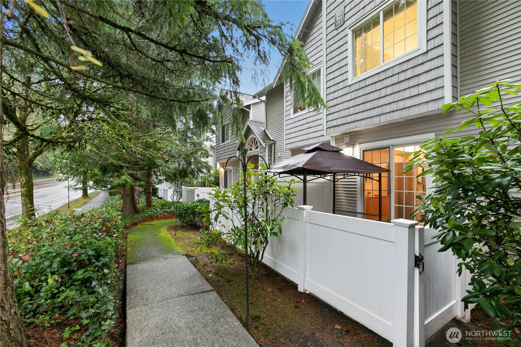 601 12th Avenue NW #E4, Issaquah, WA 98027