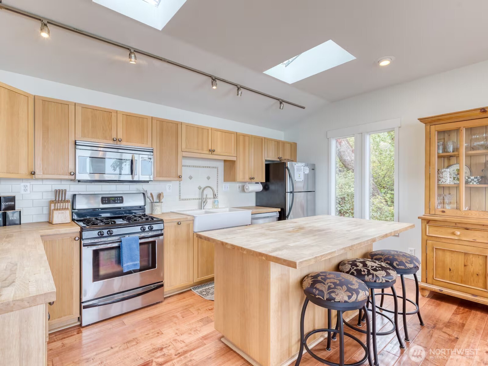 1700 Madrona Way , Coupeville, WA 98239