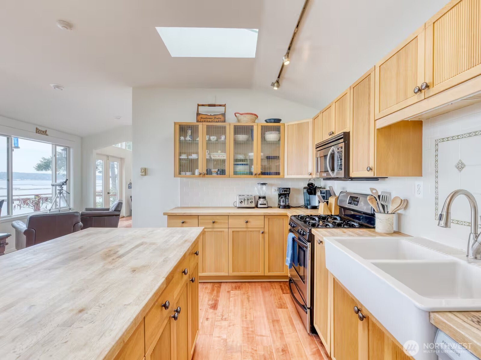 1700 Madrona Way , Coupeville, WA 98239