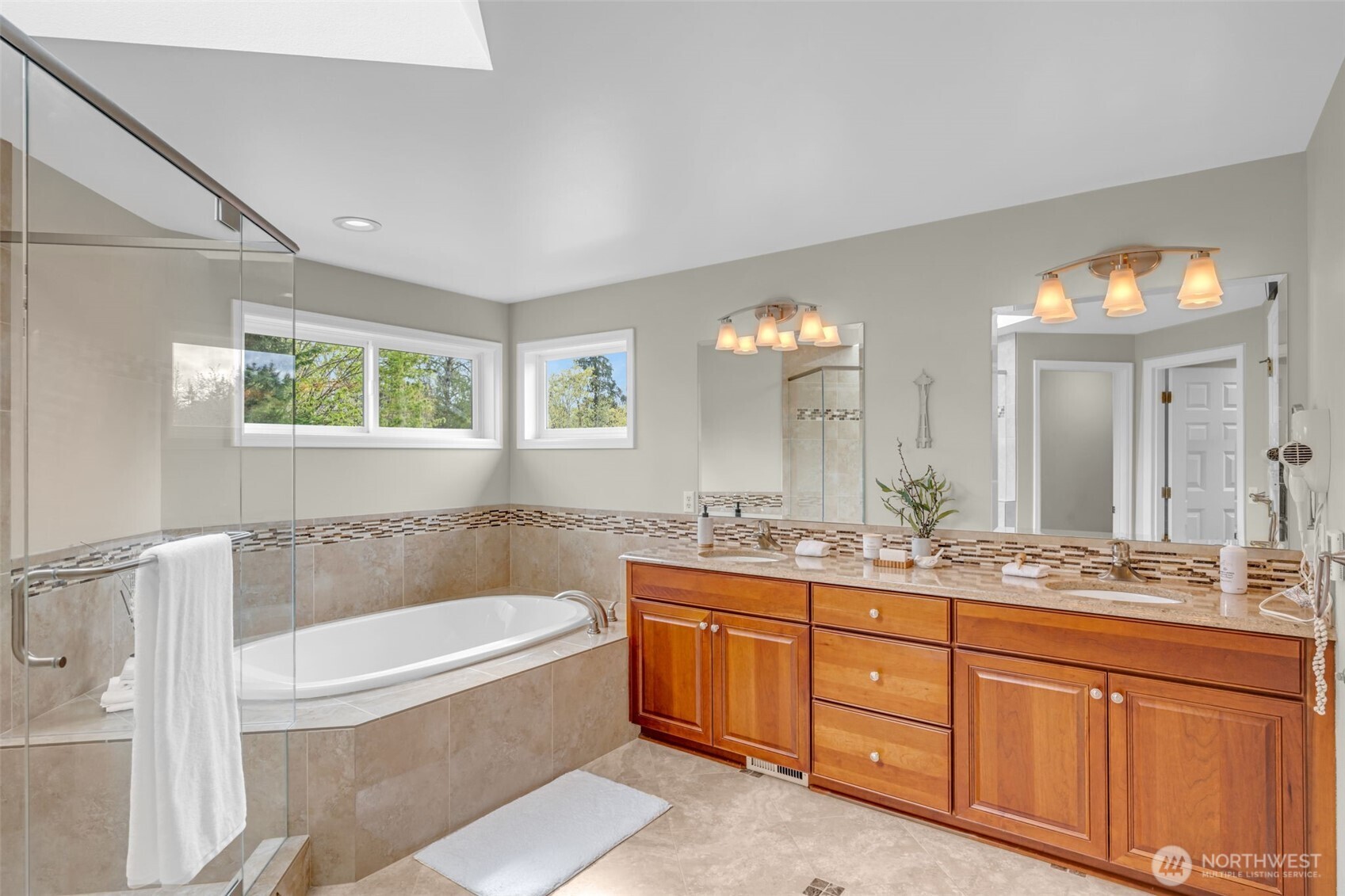 26637 SE 15th Street , Sammamish, WA 98075-7928