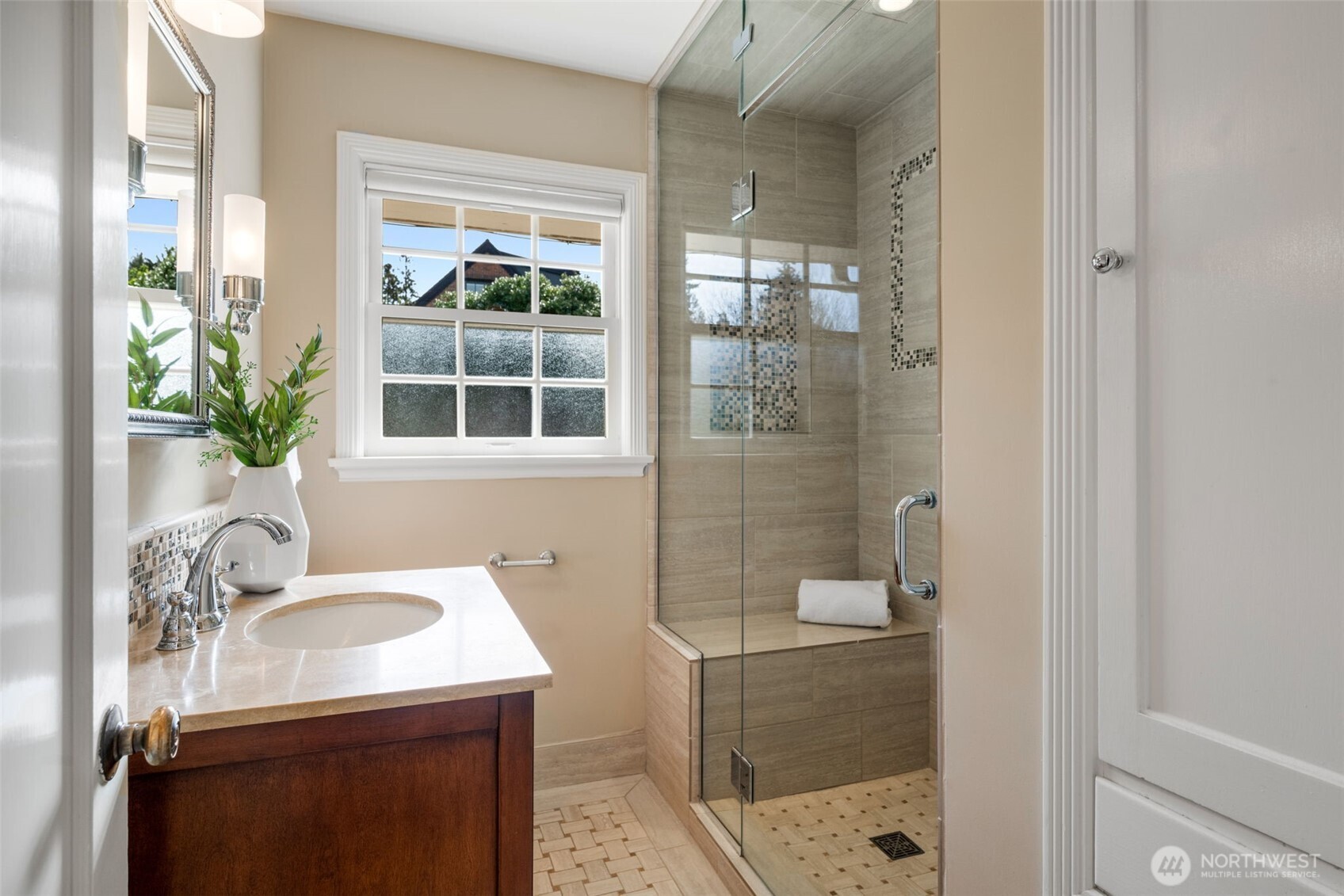 3016 42nd Avenue W, Seattle, WA 98199