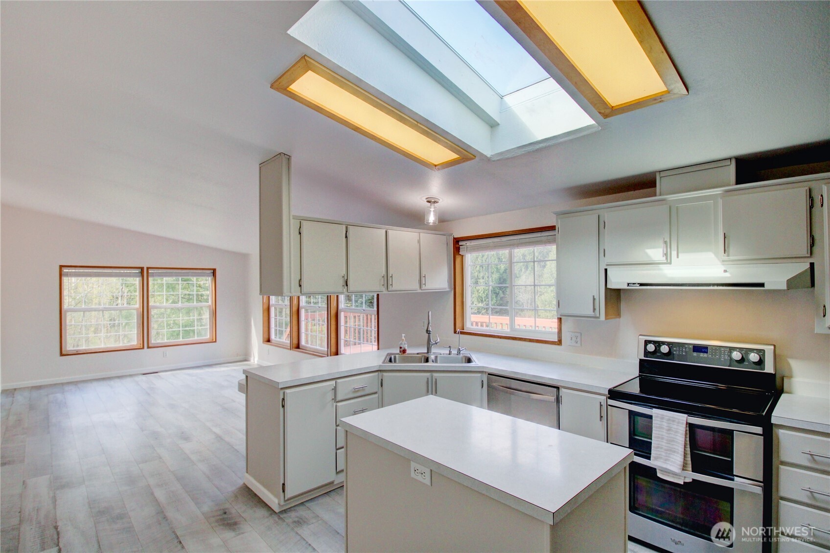 405 Alger Cain Lake Road , Sedro Woolley, WA 98284