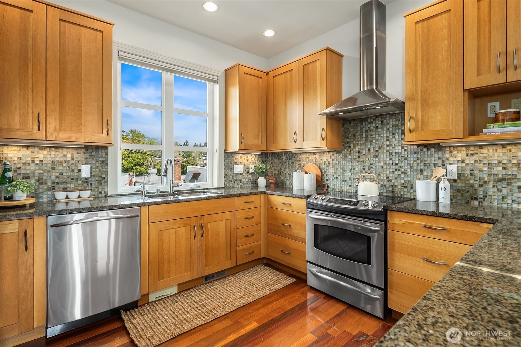 3215 W Lynn Street , Seattle, WA 98199