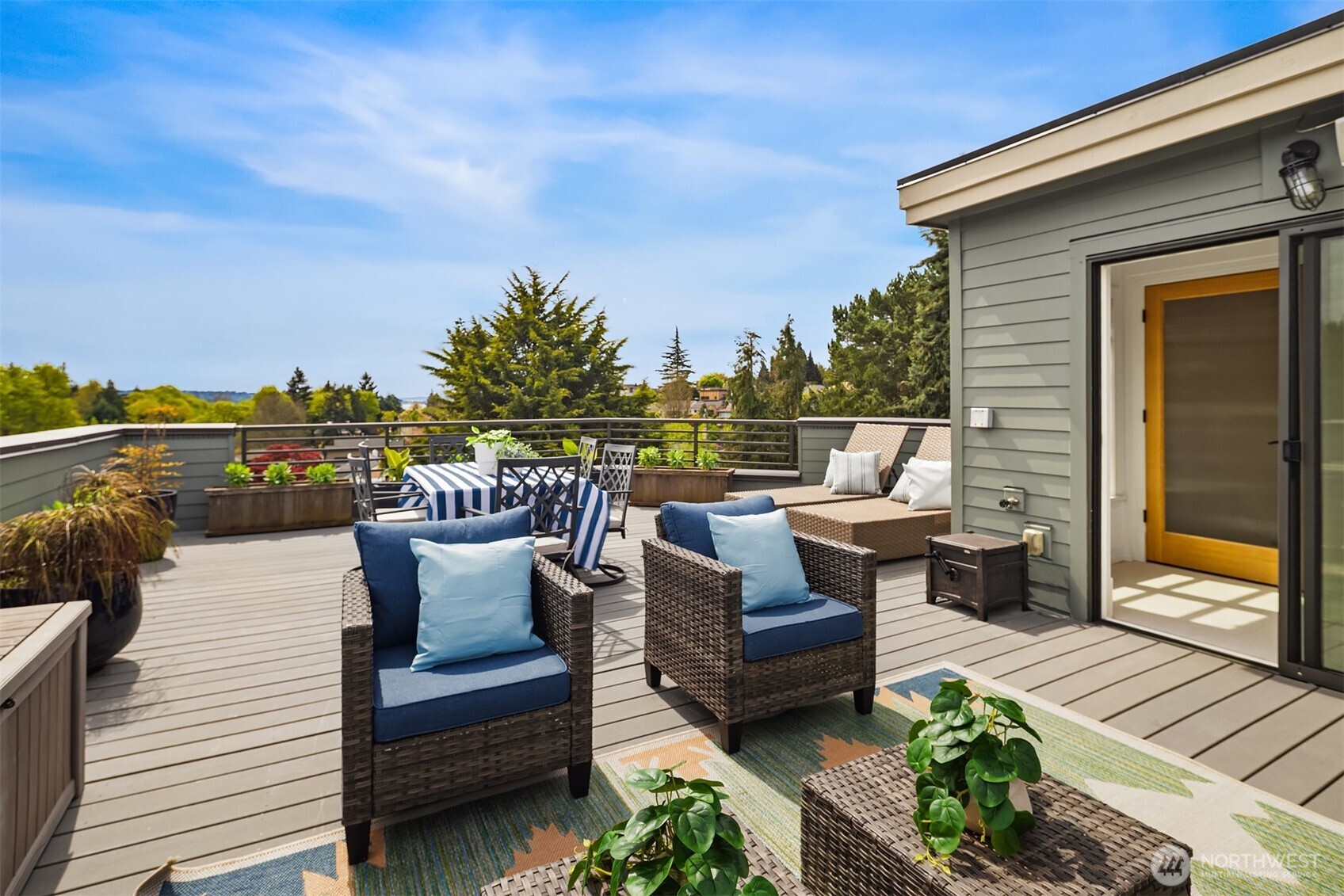 3215 W Lynn Street , Seattle, WA 98199