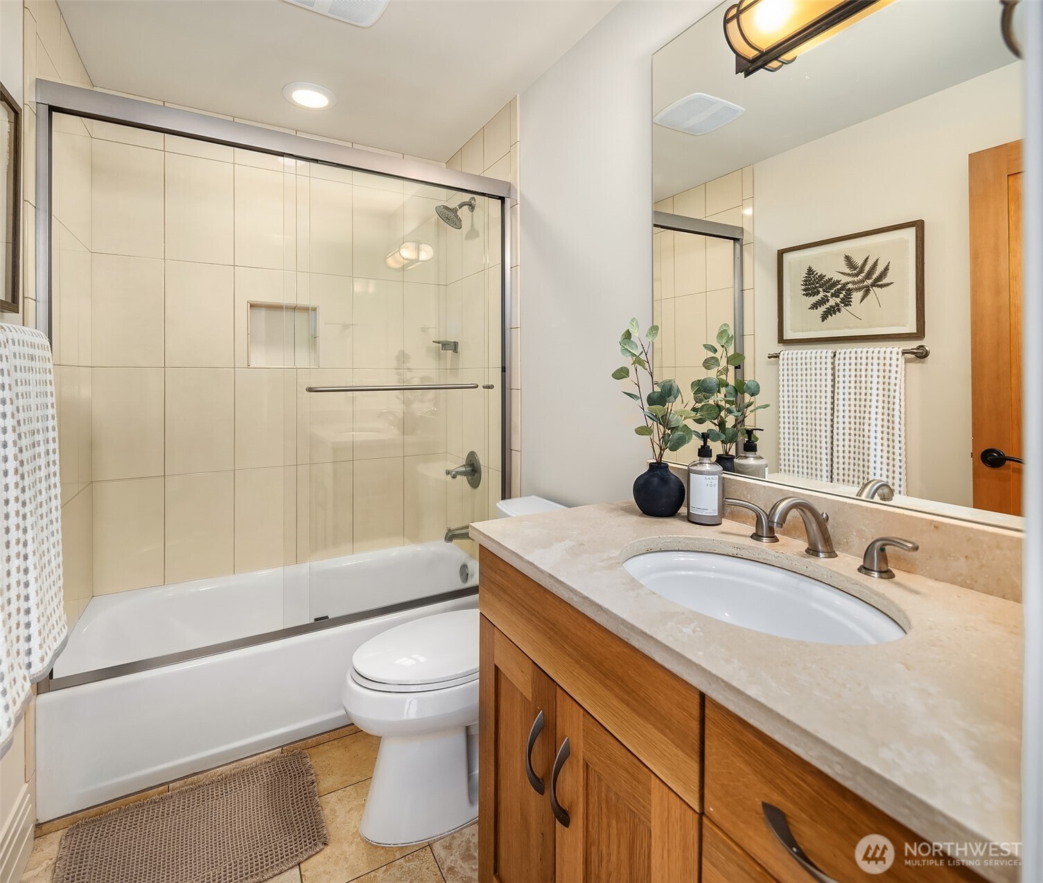 3215 W Lynn Street , Seattle, WA 98199
