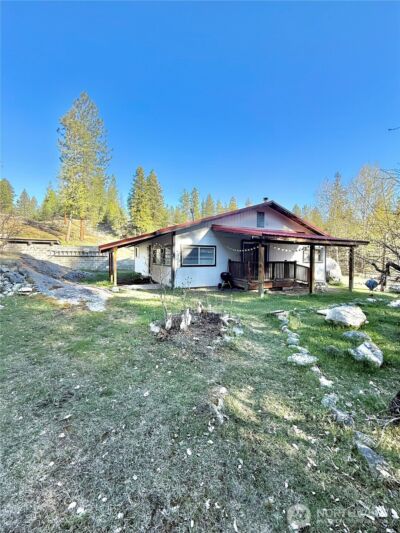 1092 Aeneas Valley Road , Tonasket, WA 98855