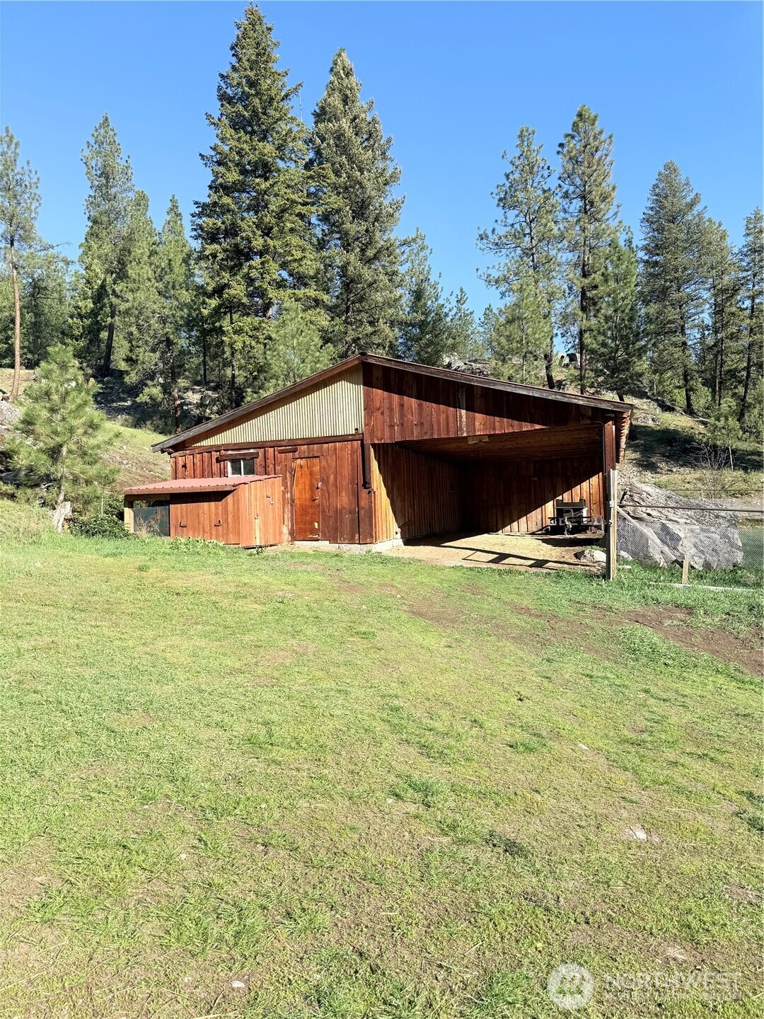 1092 Aeneas Valley Road , Tonasket, WA 98855