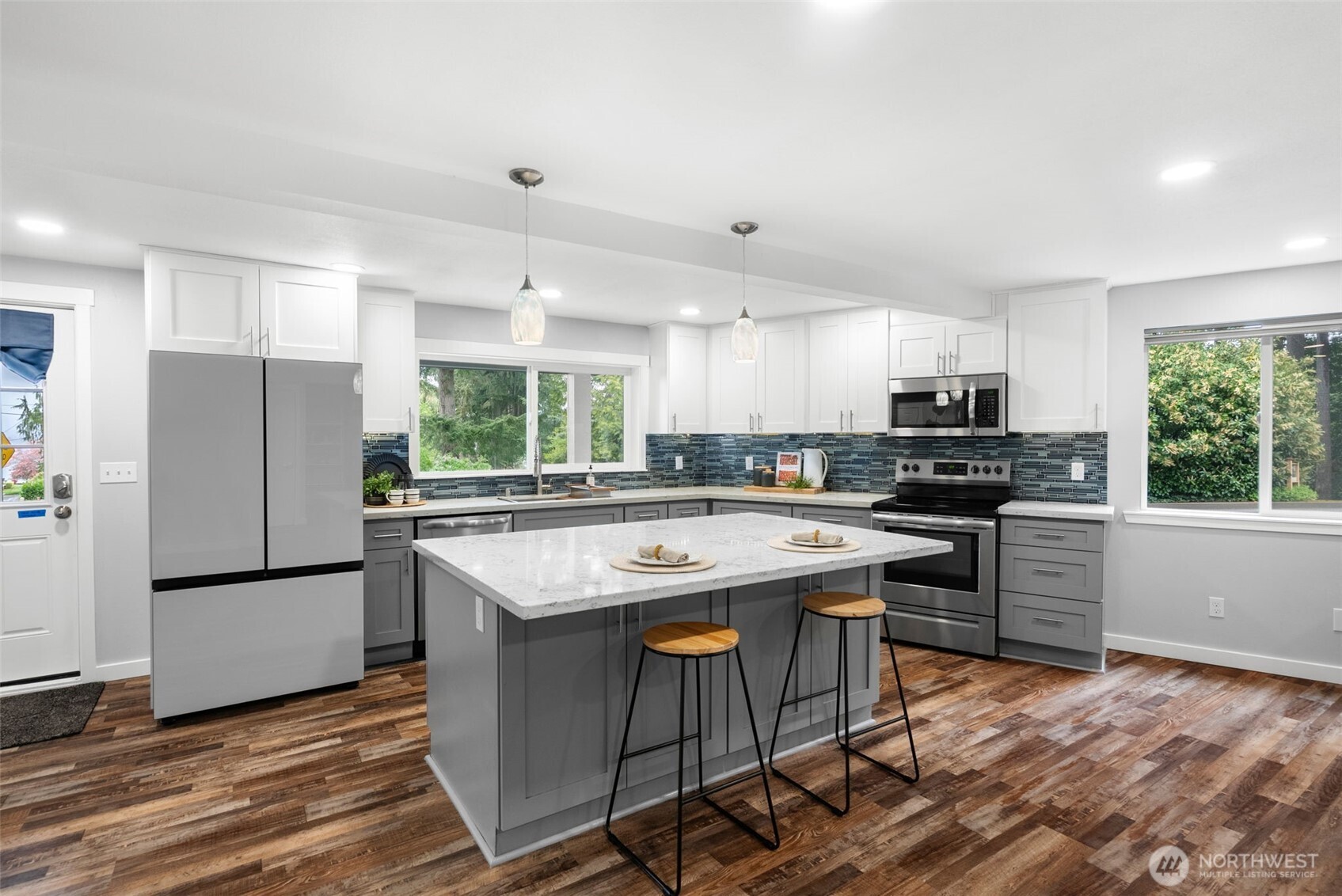 3021 Marine Drive , Bremerton, WA 98312