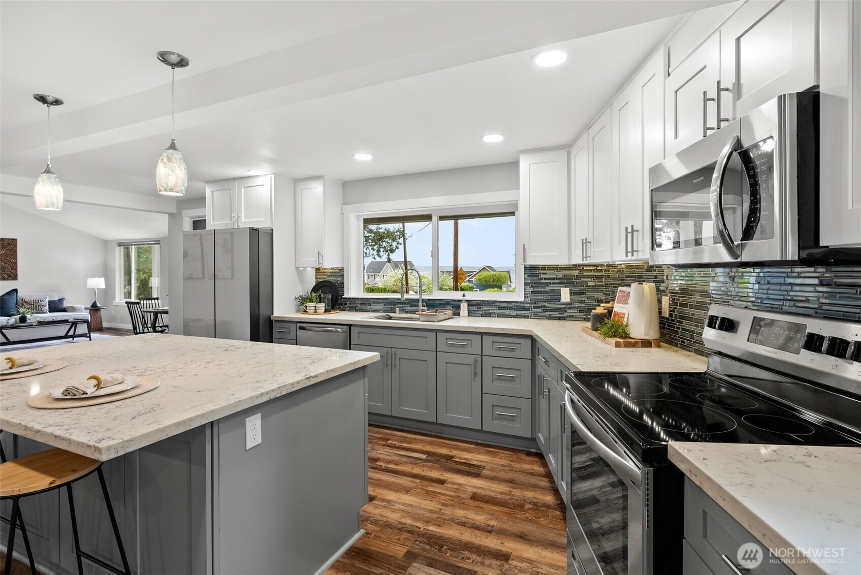 3021 Marine Drive , Bremerton, WA 98312