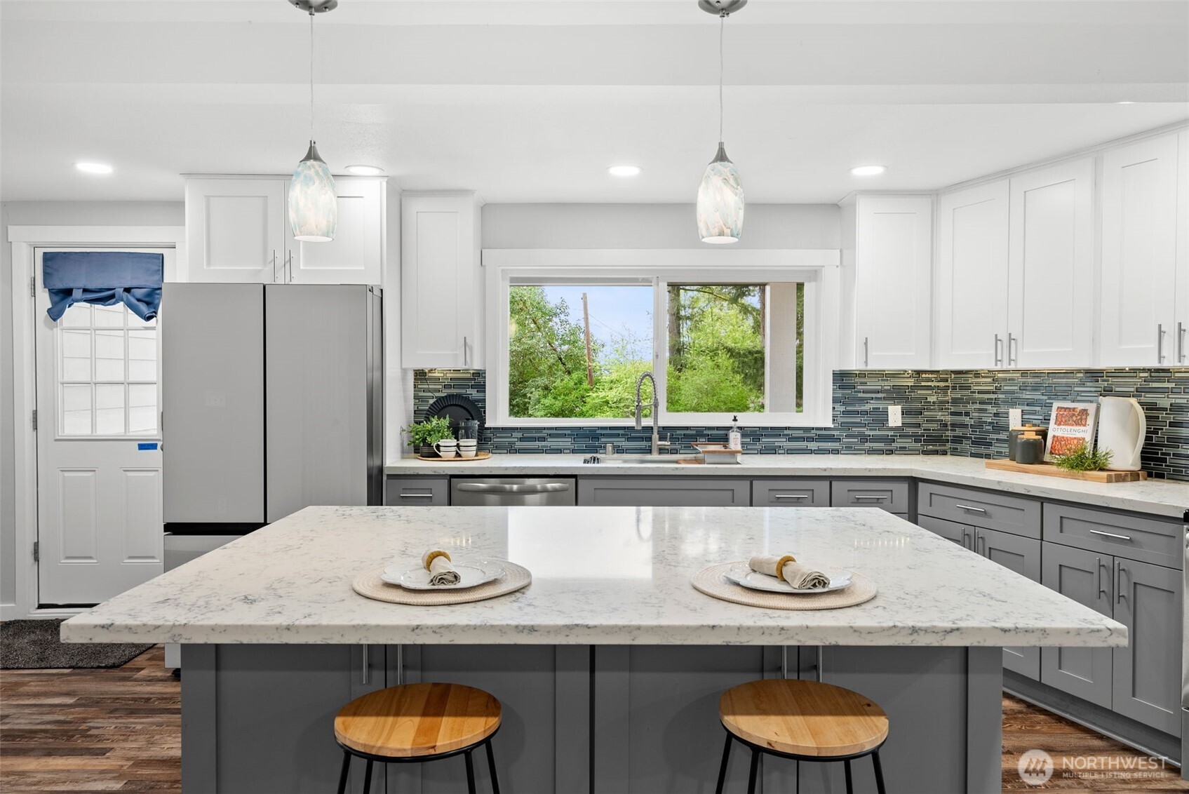 3021 Marine Drive , Bremerton, WA 98312