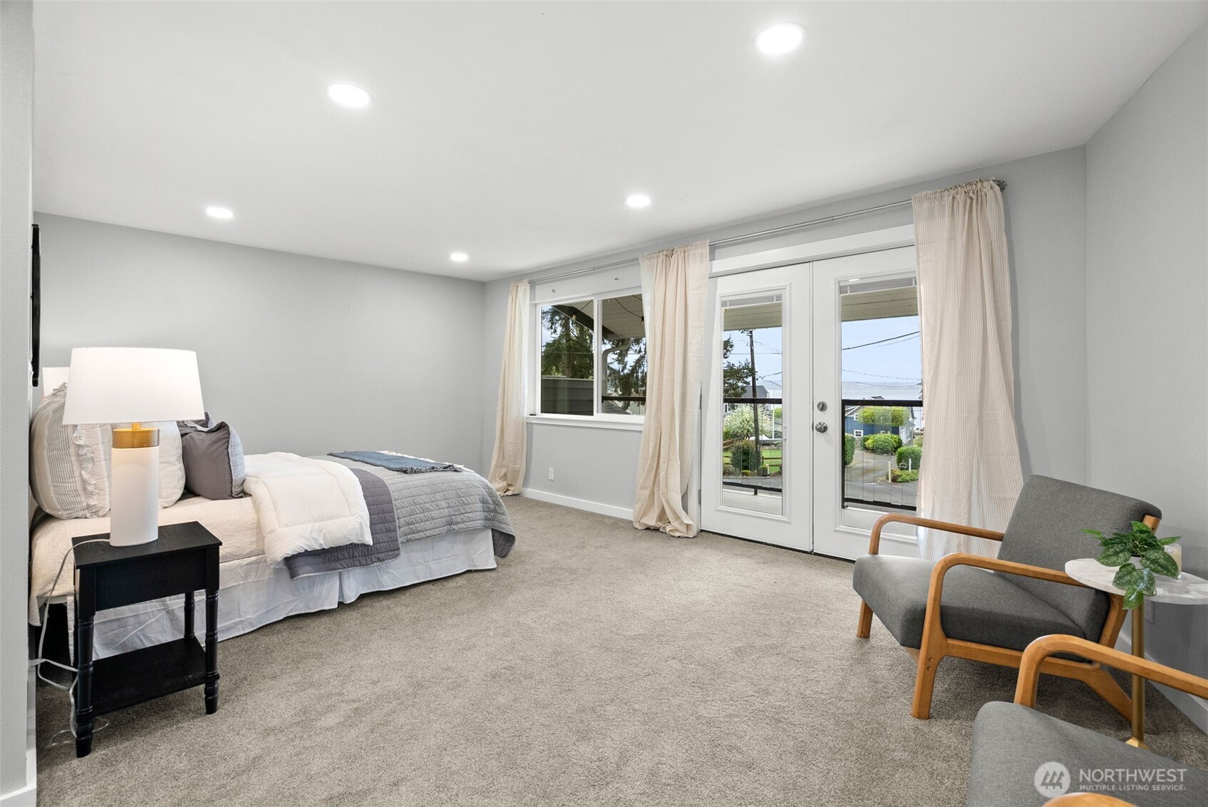 3021 Marine Drive , Bremerton, WA 98312