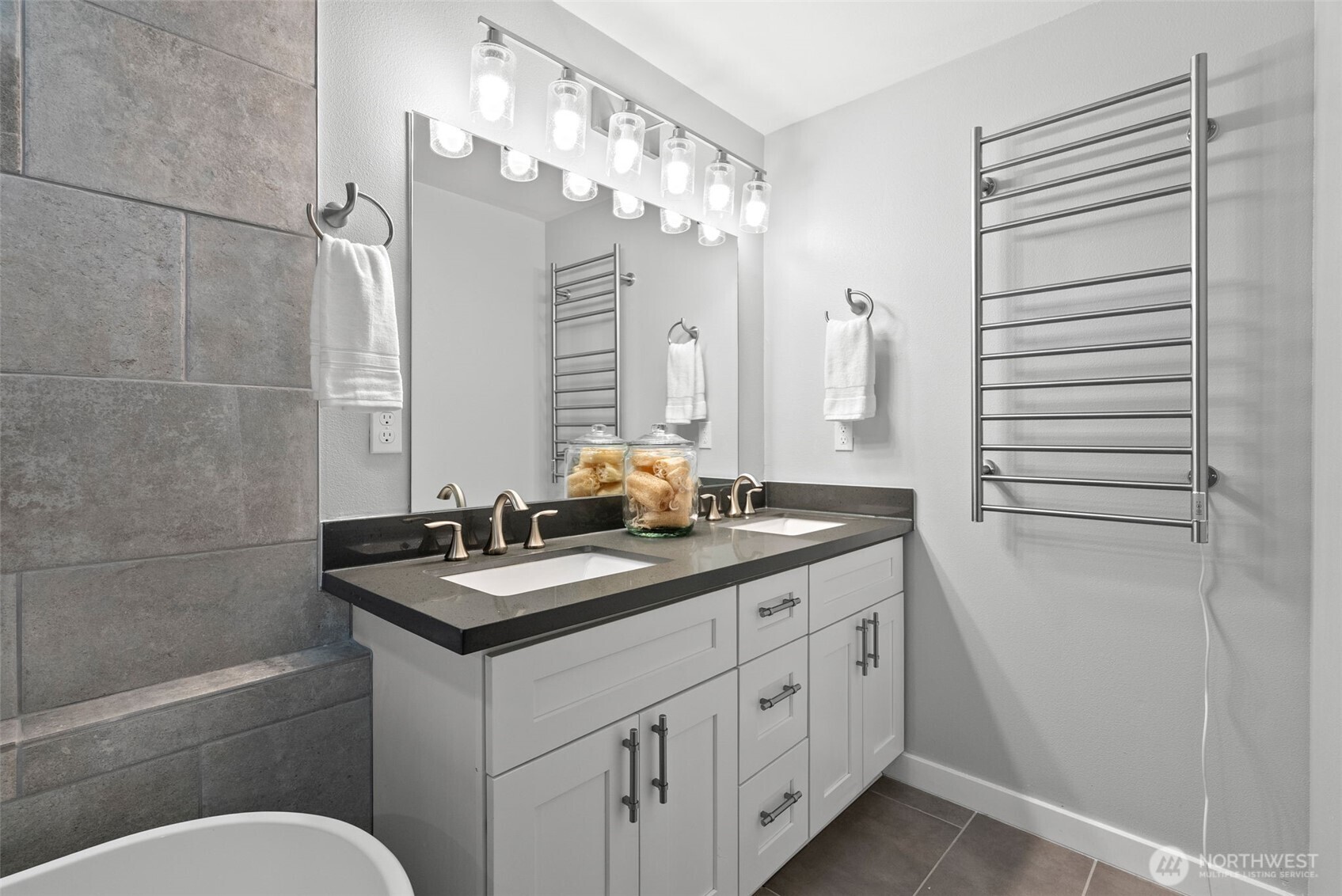 3021 Marine Drive , Bremerton, WA 98312