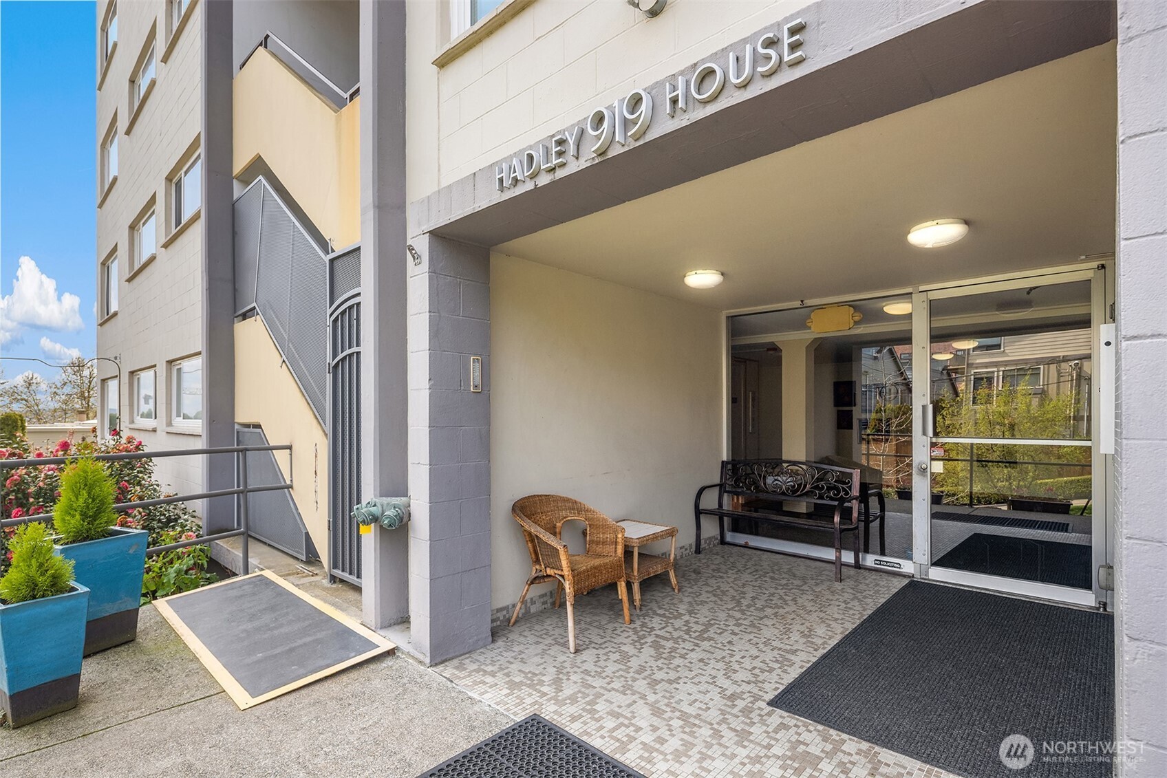 919 2nd Avenue W #602, Seattle, WA 98119