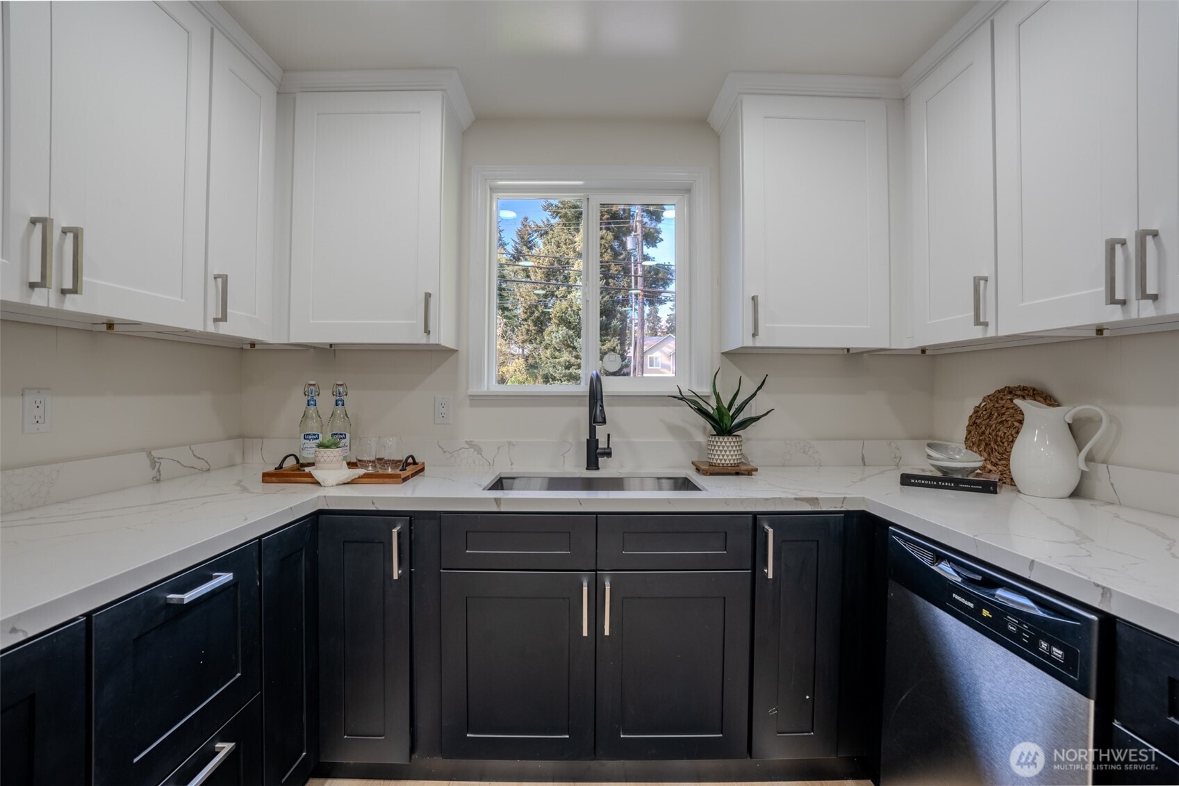 6114 208th Street SW, Lynnwood, WA 98036