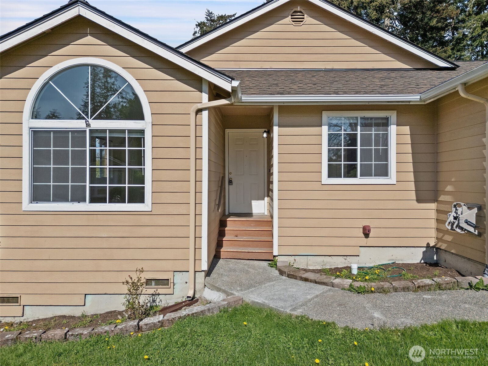70 SW Roeder Drive , Oak Harbor, WA 98277