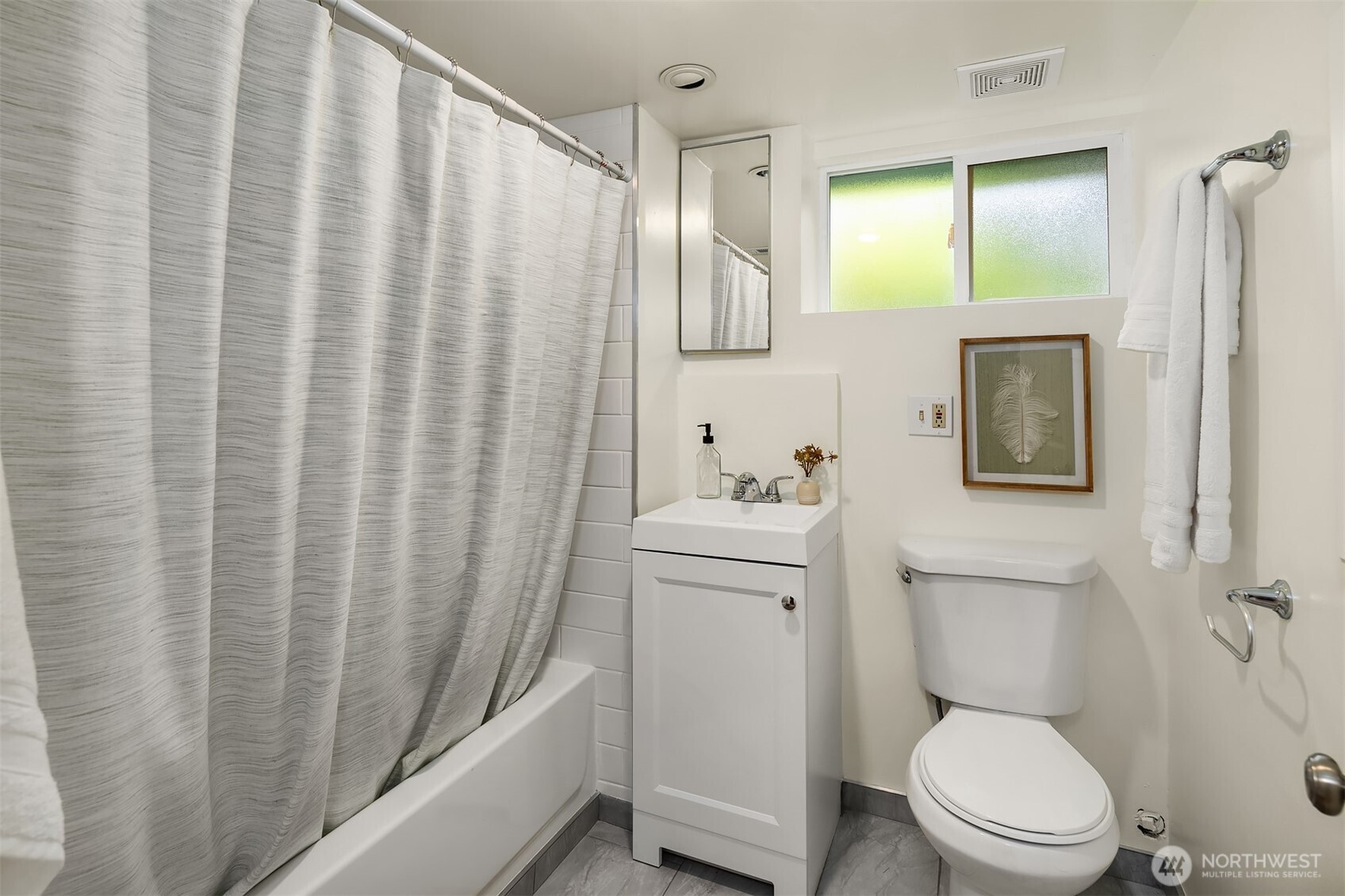 3707 SW Juneau Street , Seattle, WA 98126