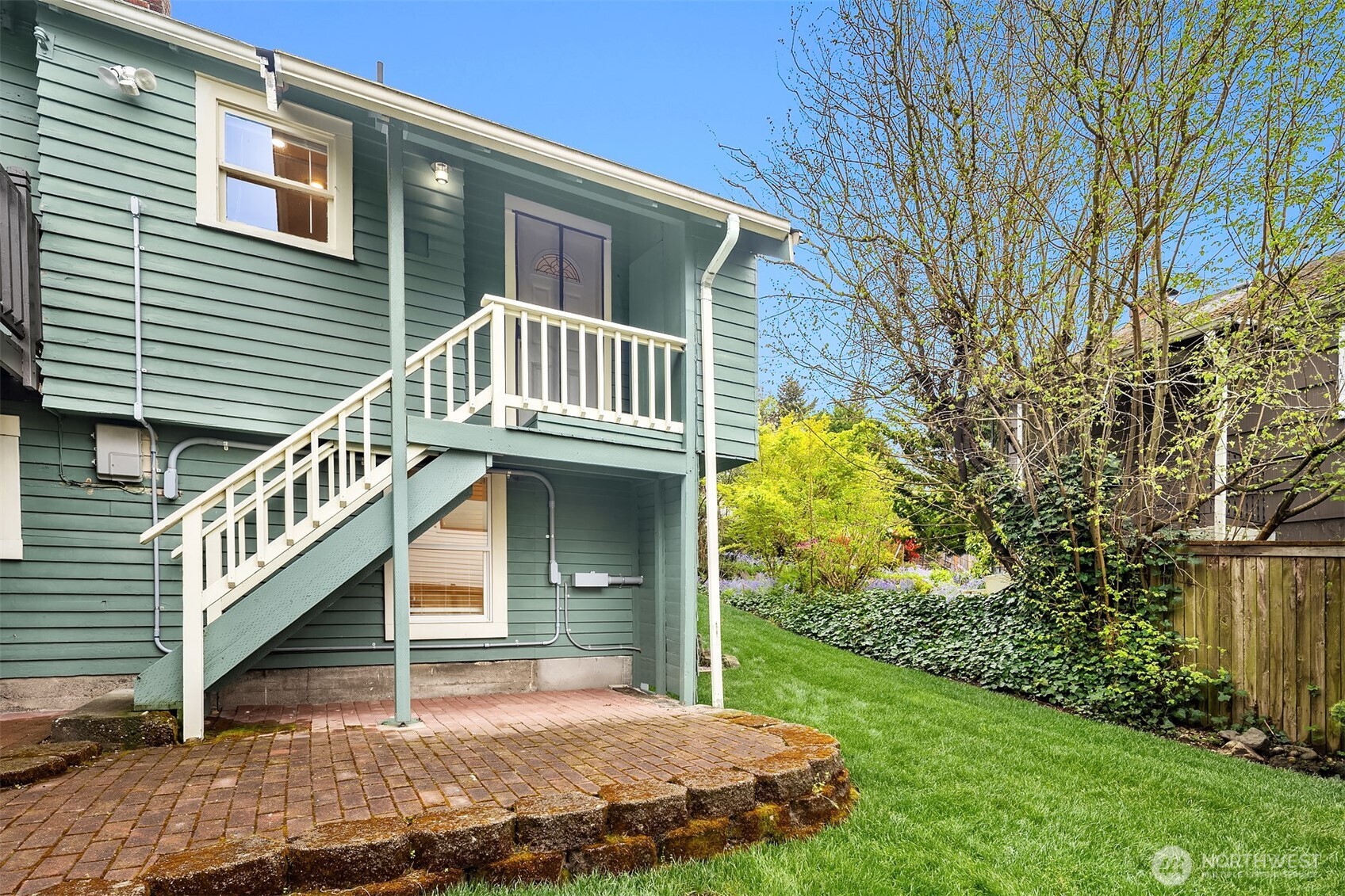 3707 SW Juneau Street , Seattle, WA 98126
