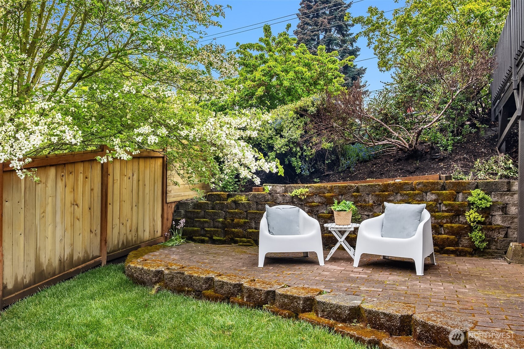 3707 SW Juneau Street , Seattle, WA 98126