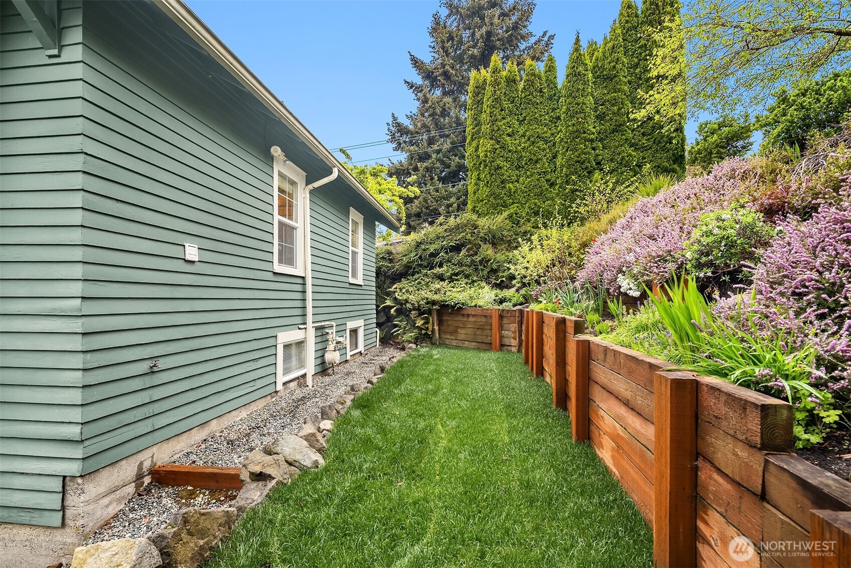 3707 SW Juneau Street , Seattle, WA 98126