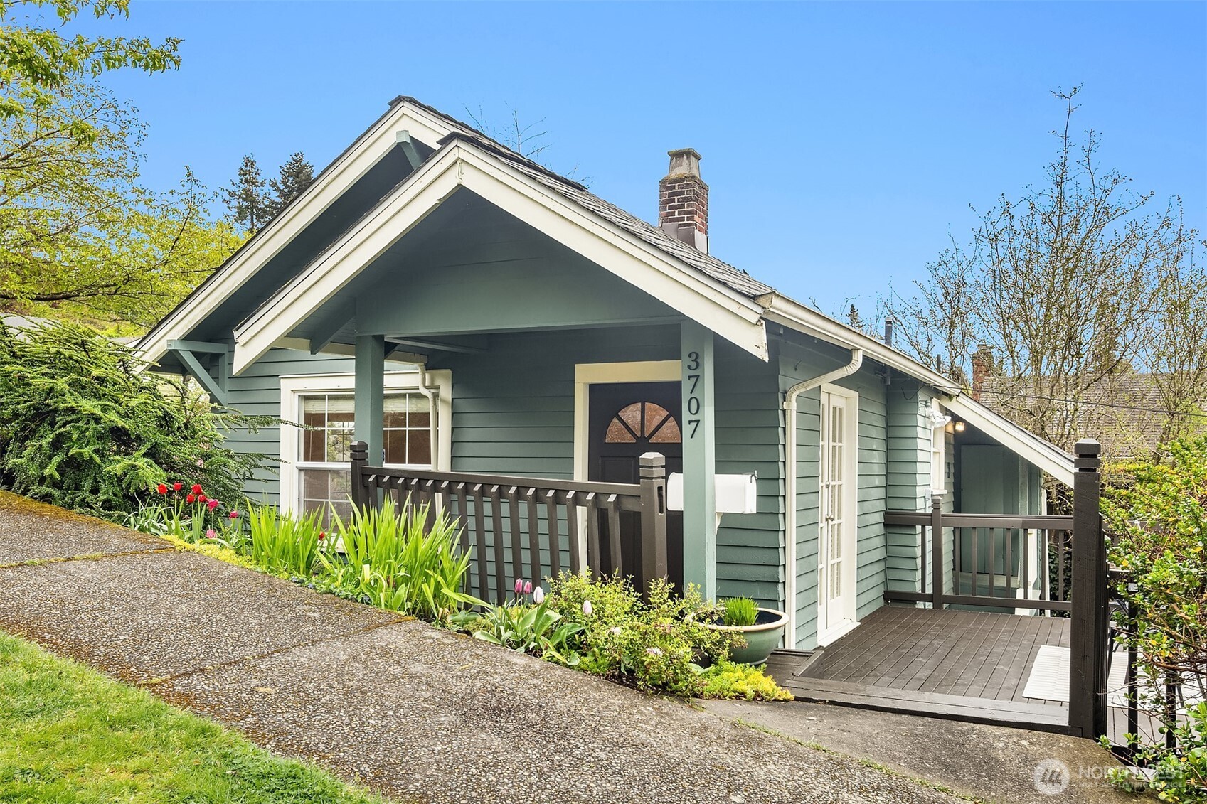 3707 SW Juneau Street , Seattle, WA 98126