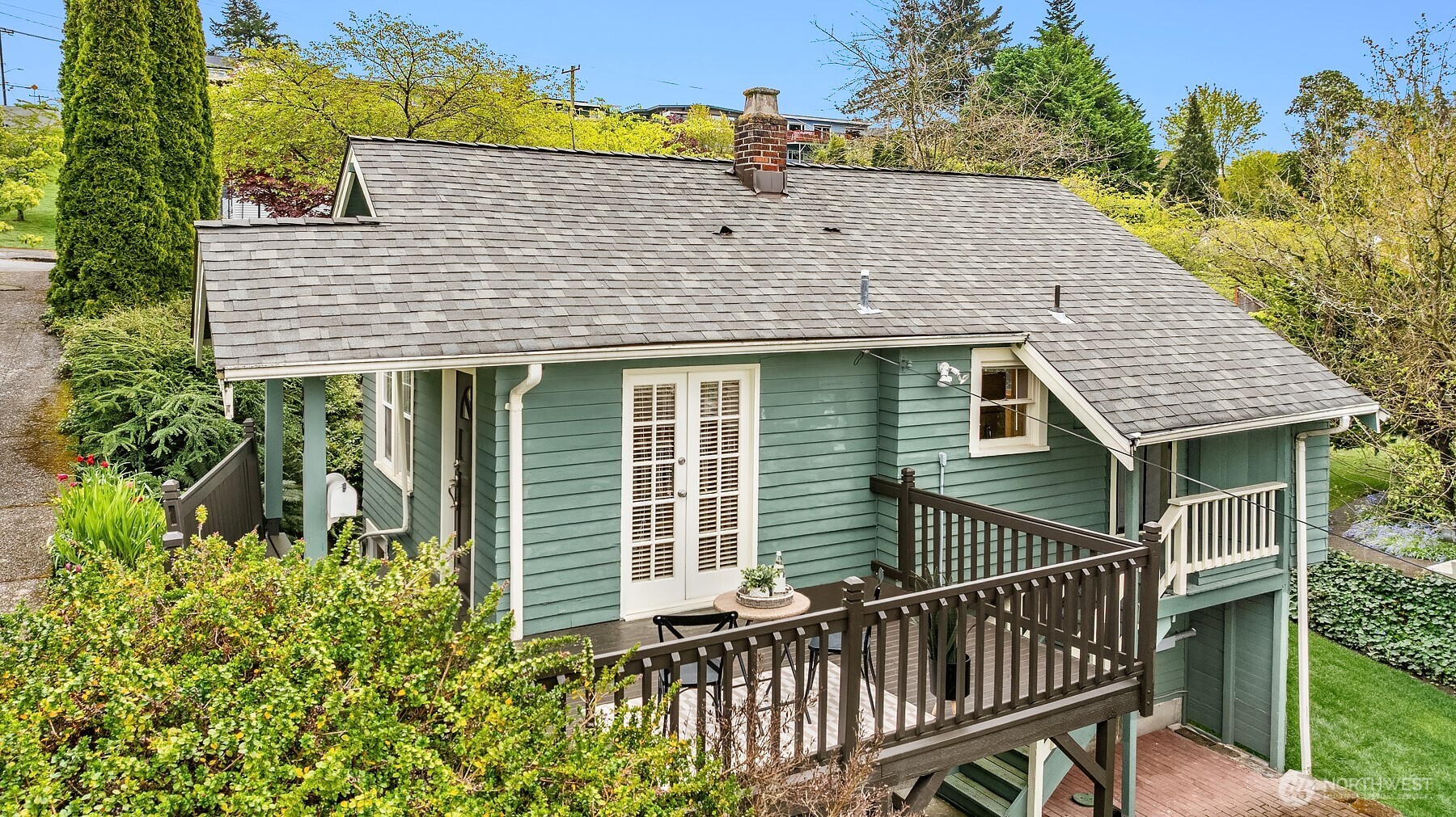 3707 SW Juneau Street , Seattle, WA 98126