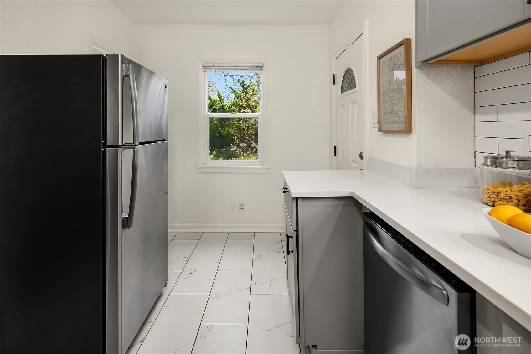 3707 SW Juneau Street , Seattle, WA 98126
